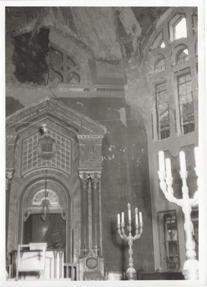 A háborúban megsérült Páva utcai zsinagóga V.