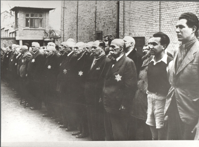 Férfiak a kistarcsai internálótáborban