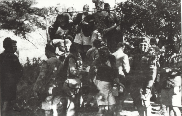 A váci, 109/8. tábori zsidó munkásszázad Naszályon autóval