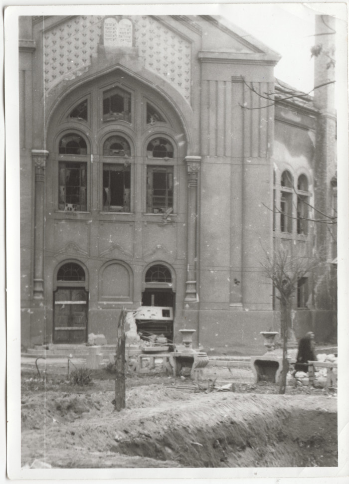 A háborúban megsérült Páva utcai zsinagóga III.