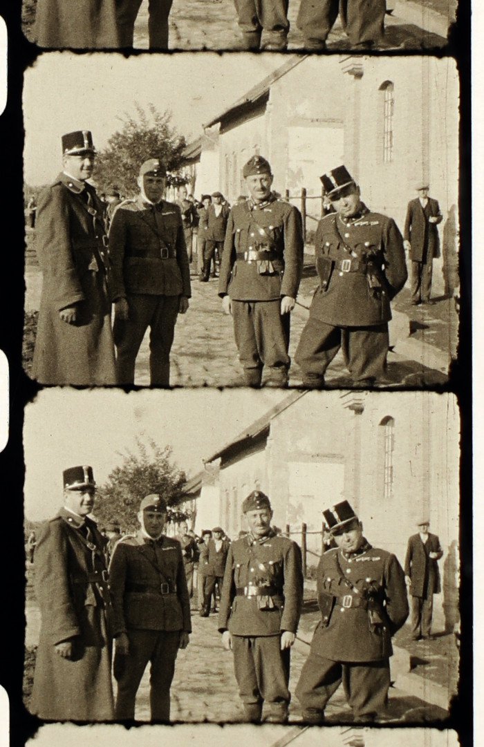 Négy katona a Selmeczi-féle malom előtt I.